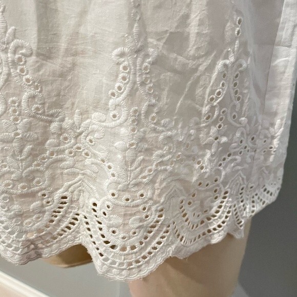 NWT Gilli White Eyelet Sleeveless Pintucked Blouse Size XS - Picture 3 of 8